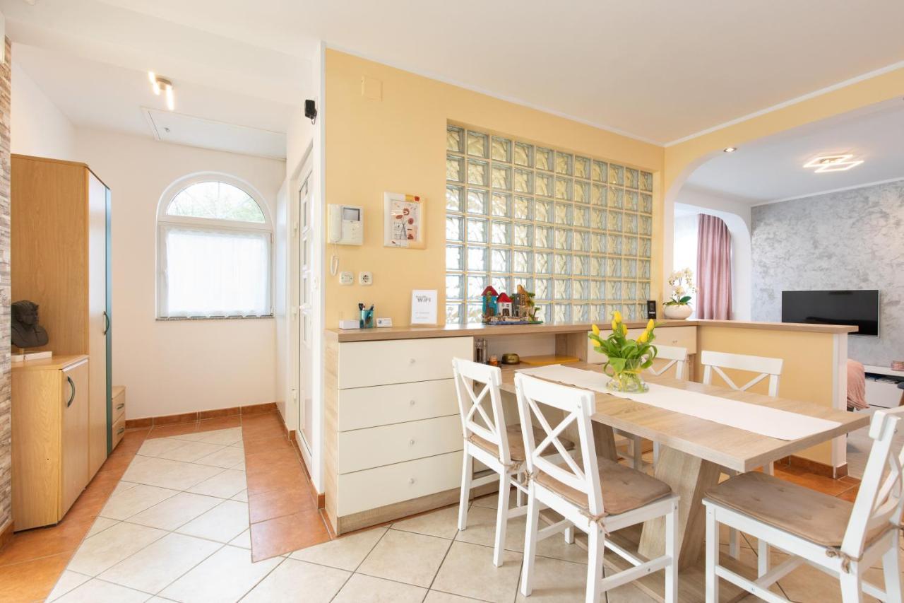 Apartment Blazi Njivice Bagian luar foto