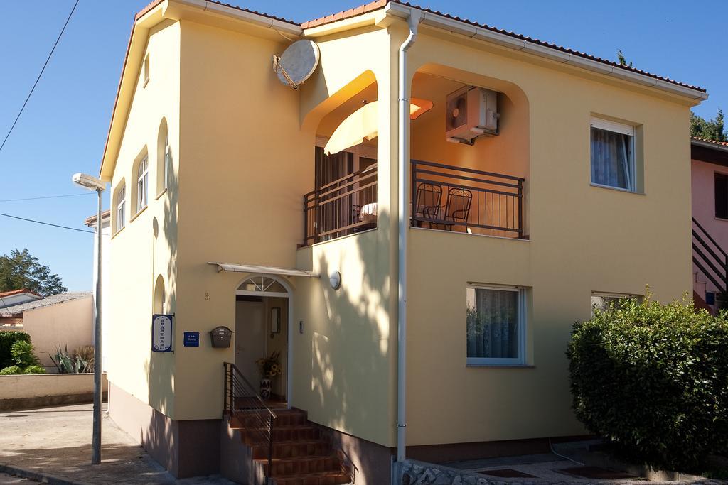 Apartment Blazi Njivice Bagian luar foto